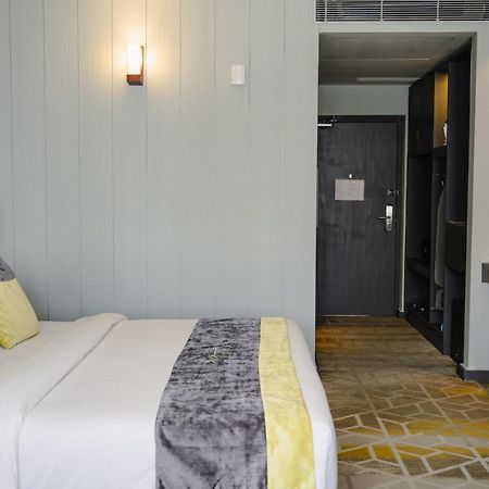 Manhattan Business Hotel, Male Luaran gambar