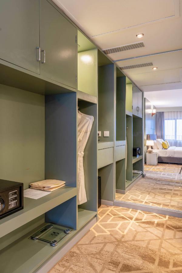 Manhattan Business Hotel, Male Luaran gambar