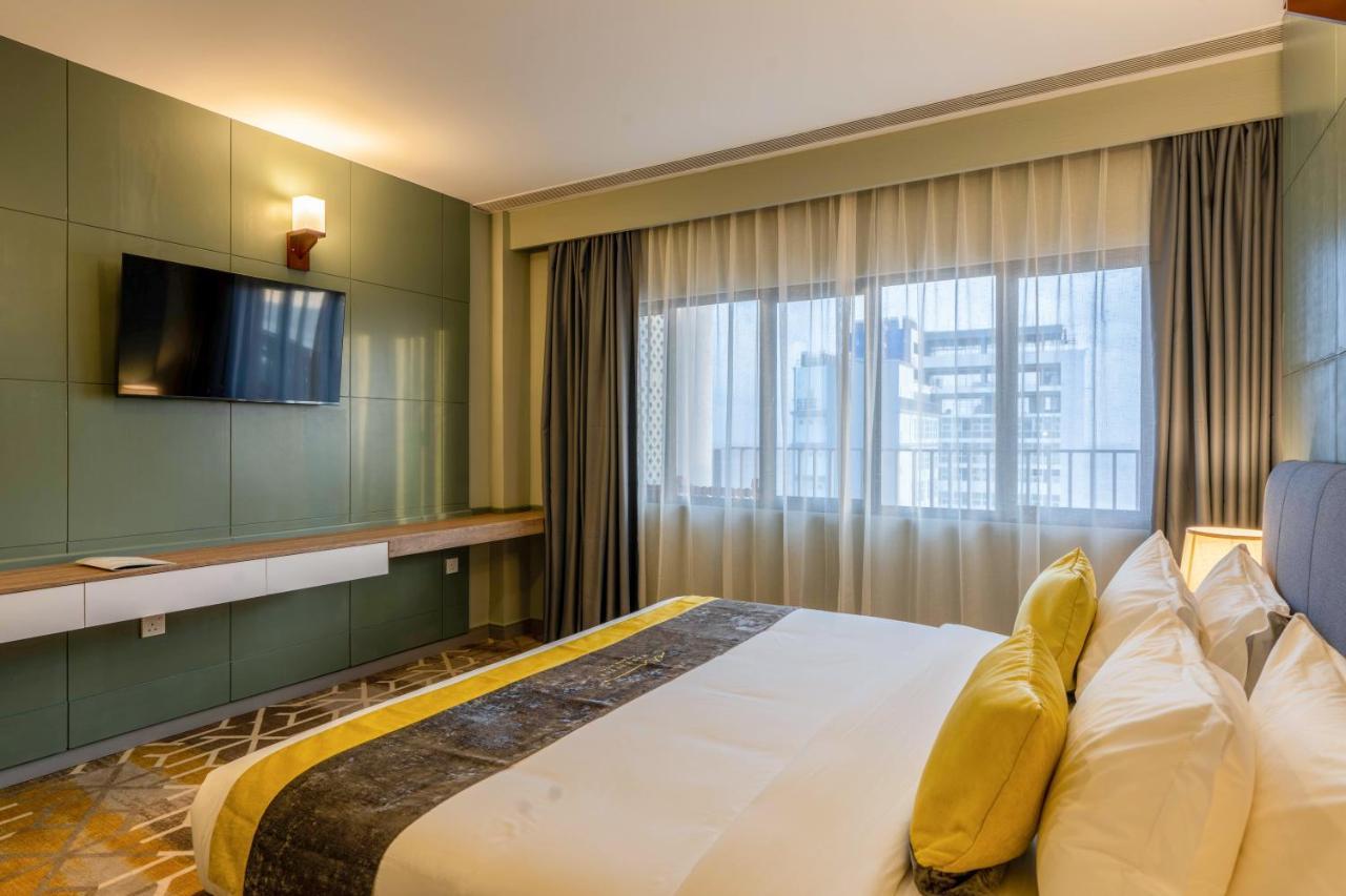 Manhattan Business Hotel, Male Luaran gambar