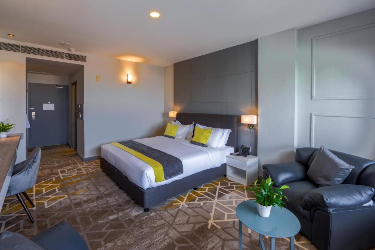 Manhattan Business Hotel, Male Luaran gambar