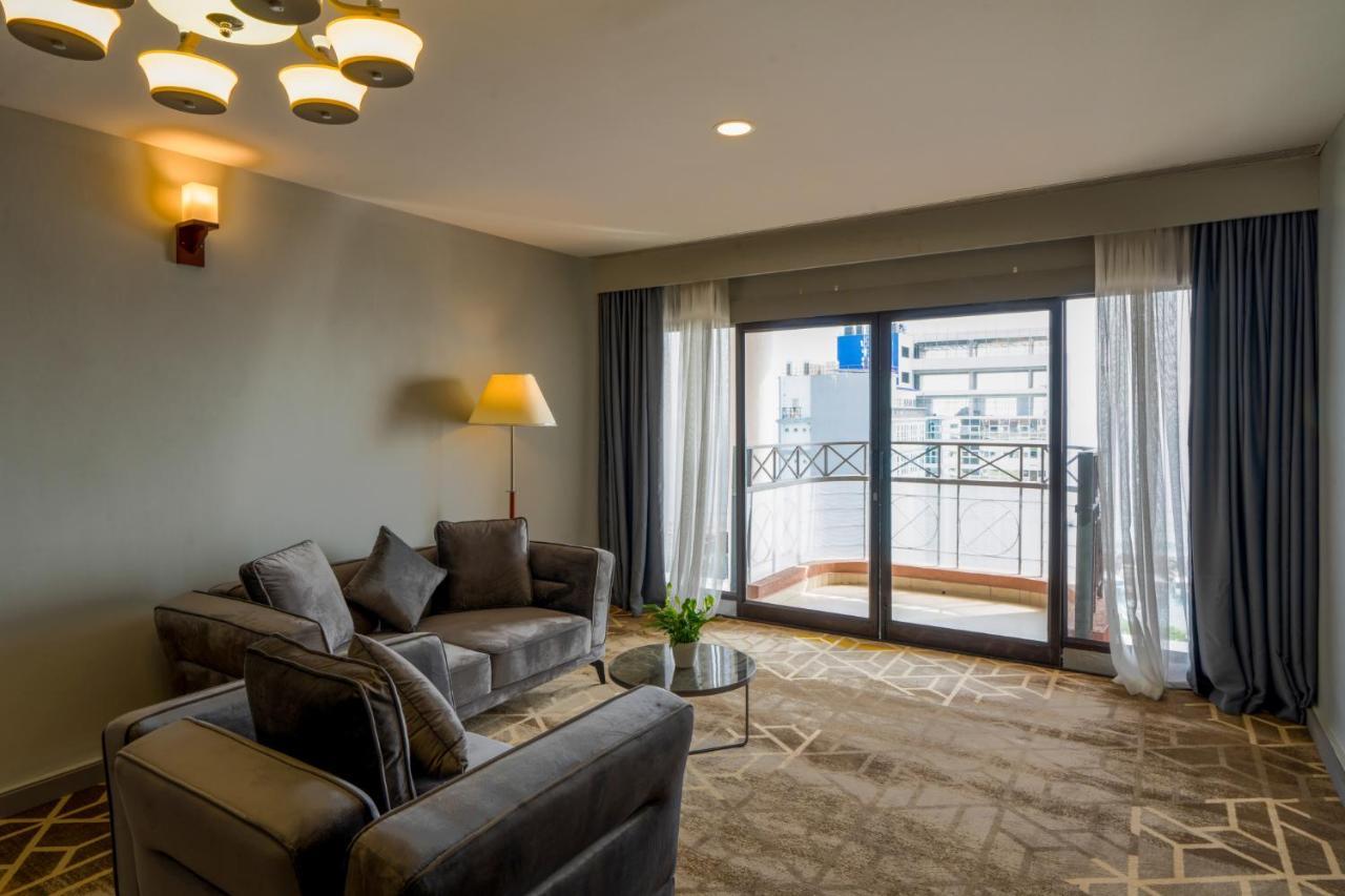 Manhattan Business Hotel, Male Luaran gambar