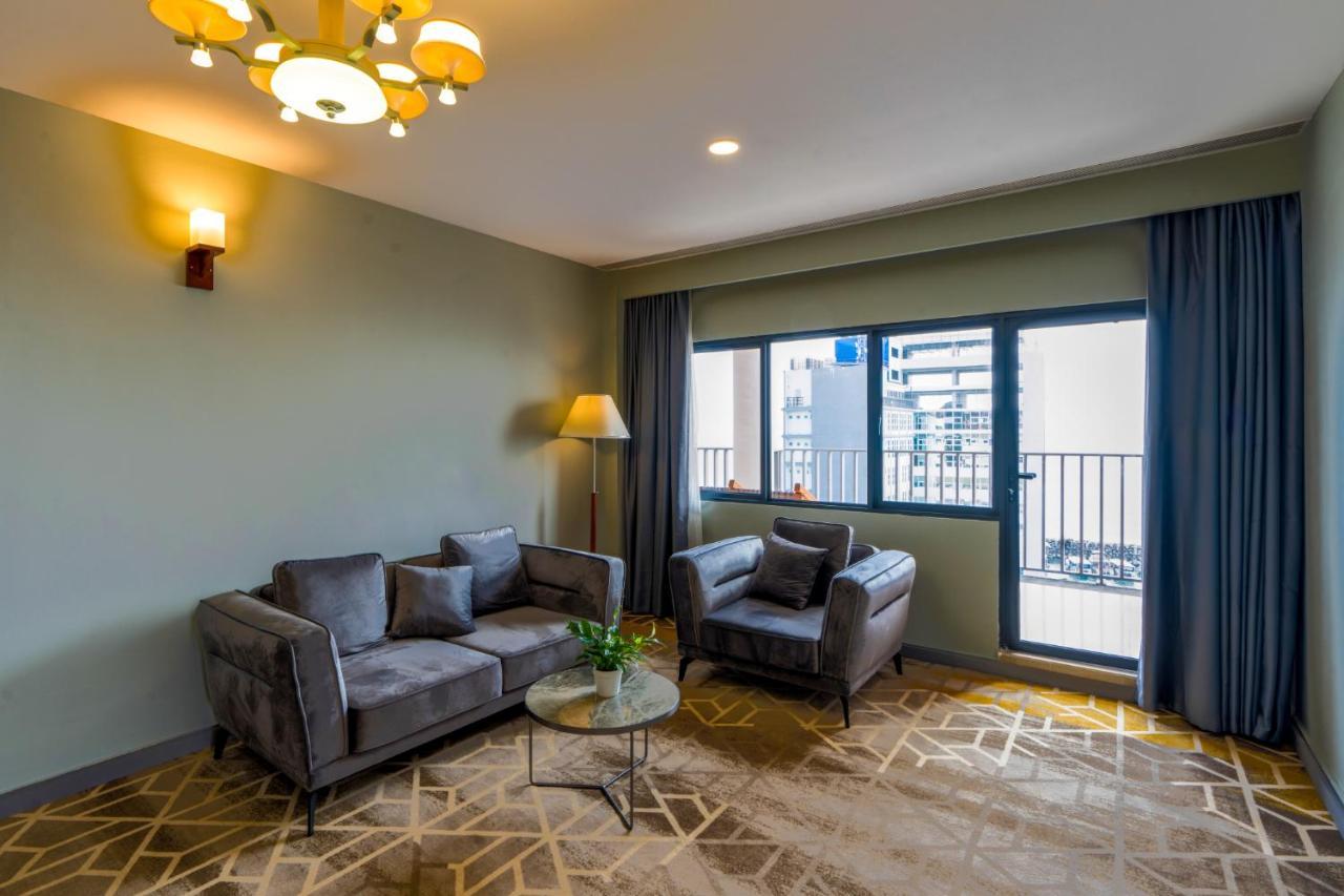 Manhattan Business Hotel, Male Luaran gambar