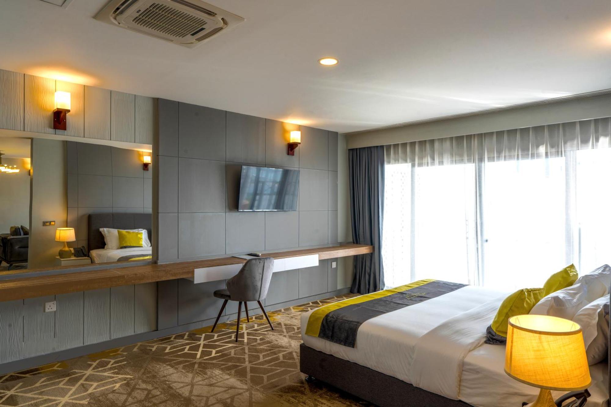 Manhattan Business Hotel, Male Luaran gambar