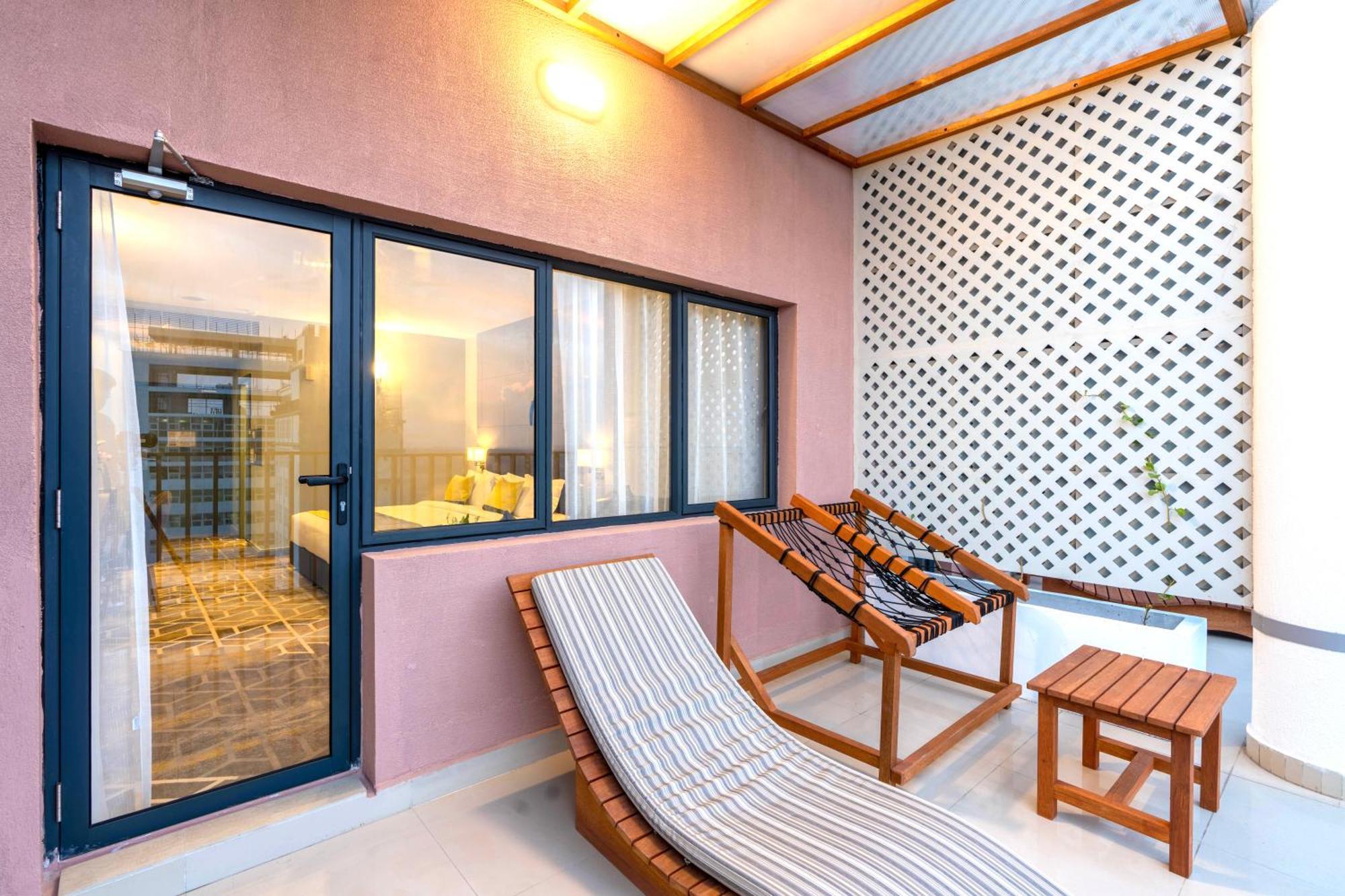 Manhattan Business Hotel, Male Luaran gambar