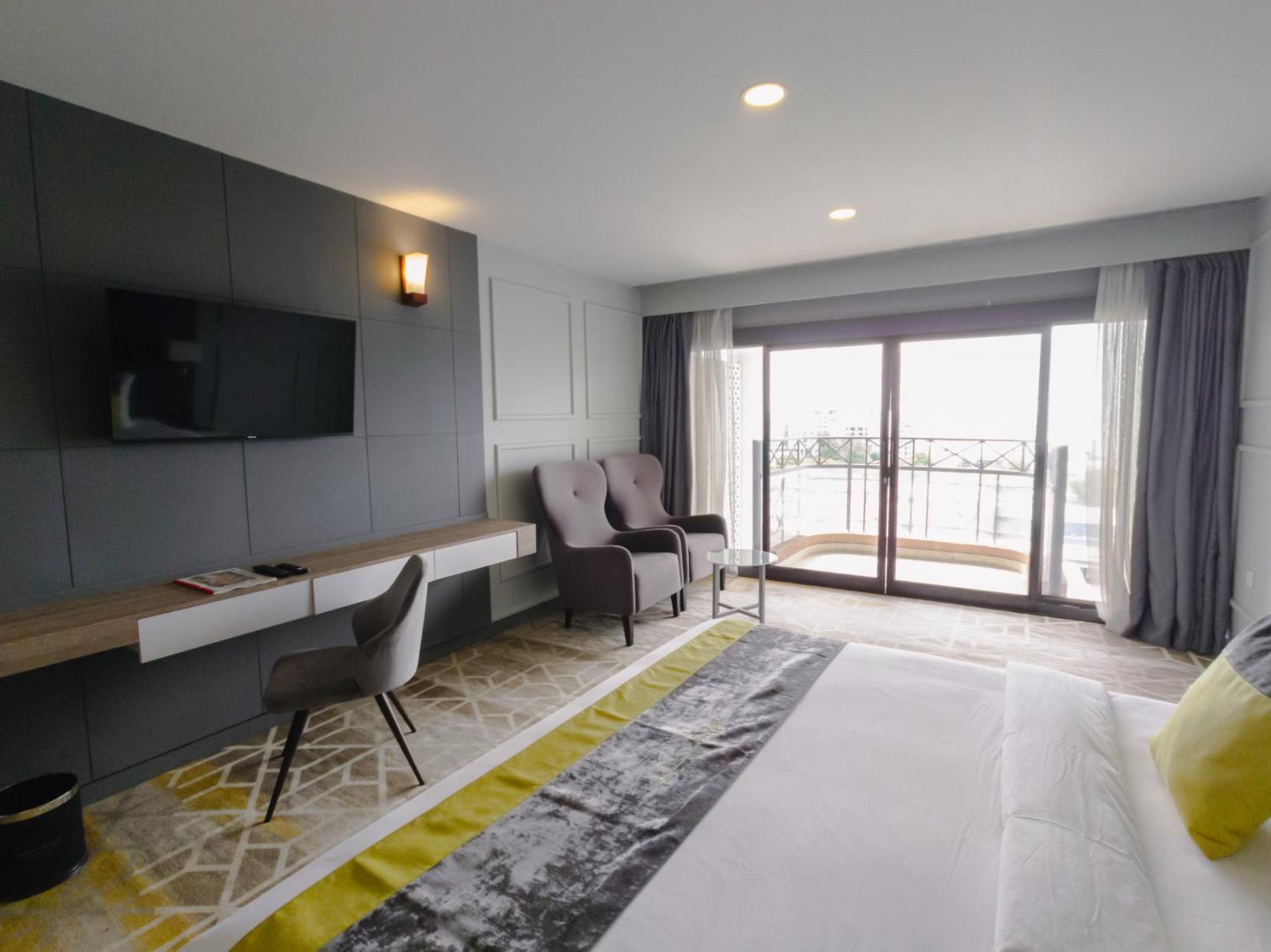 Manhattan Business Hotel, Male Luaran gambar