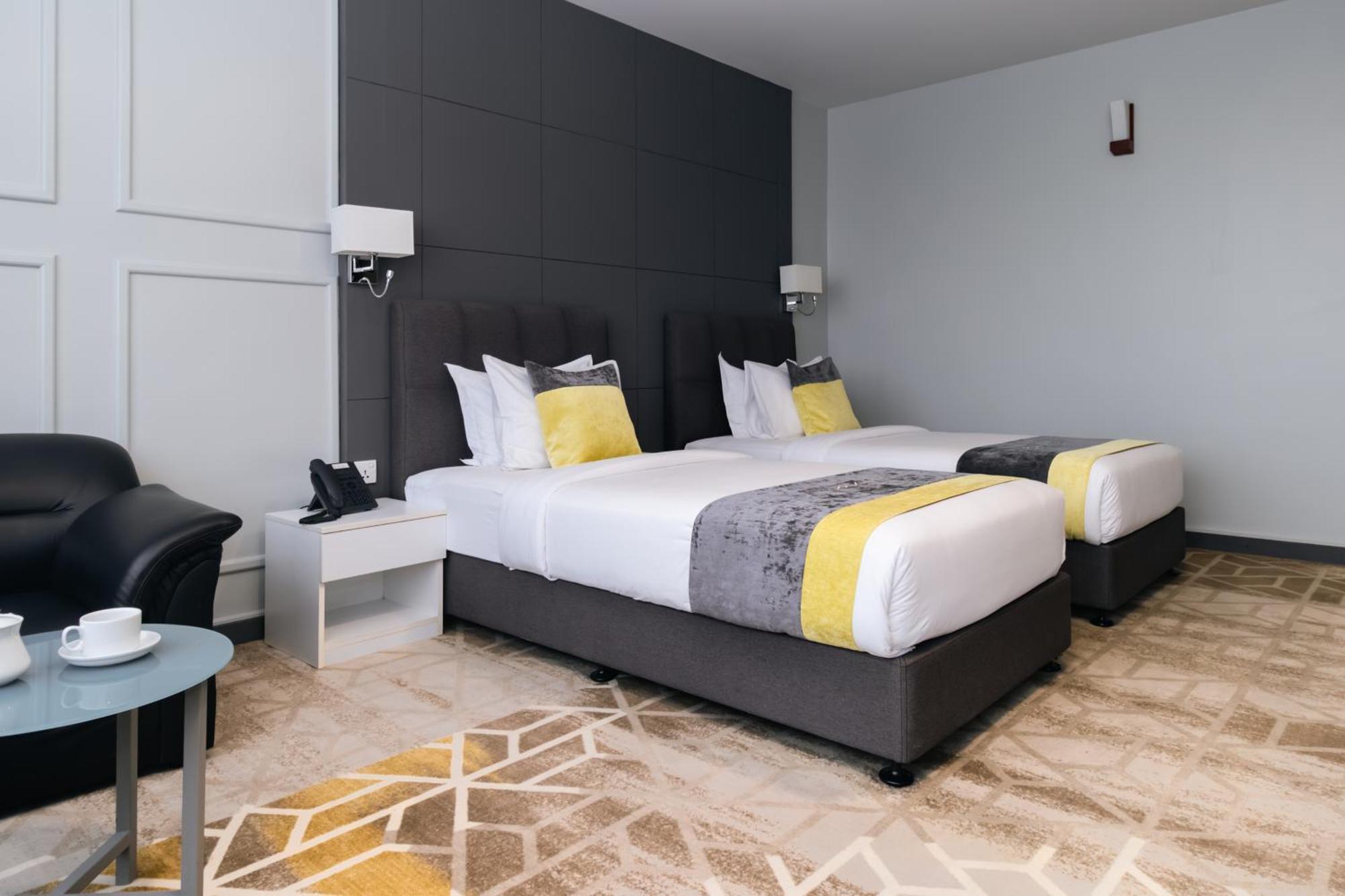 Manhattan Business Hotel, Male Luaran gambar